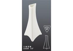 JL0229三   角    花    瓶